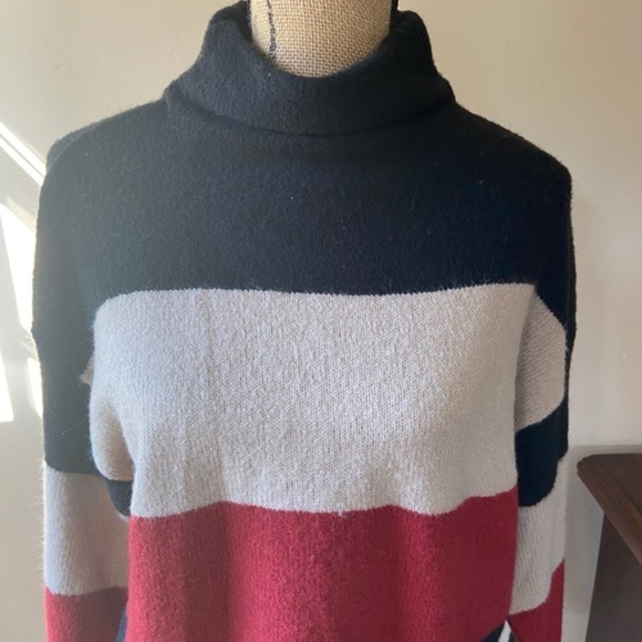 CLICHÉ Color Block Turtle Neck Pullover - Picture 3 of 10